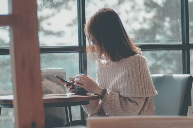 不安そうな彼女