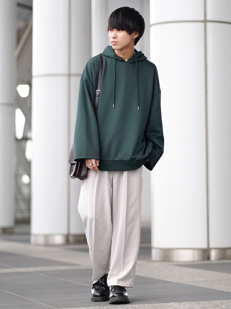 シンプルな服装