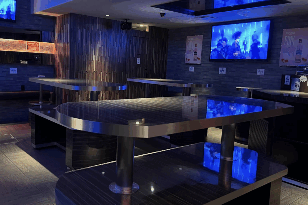 Standing Bar 333（スタンディングバー・トリプルスリー）