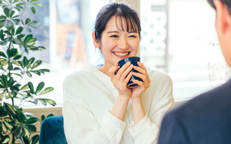 和む女性