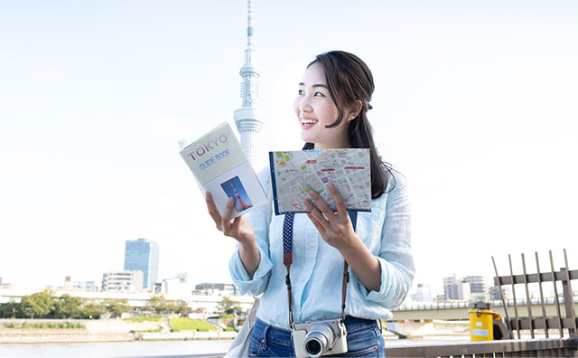 旅行者の女性